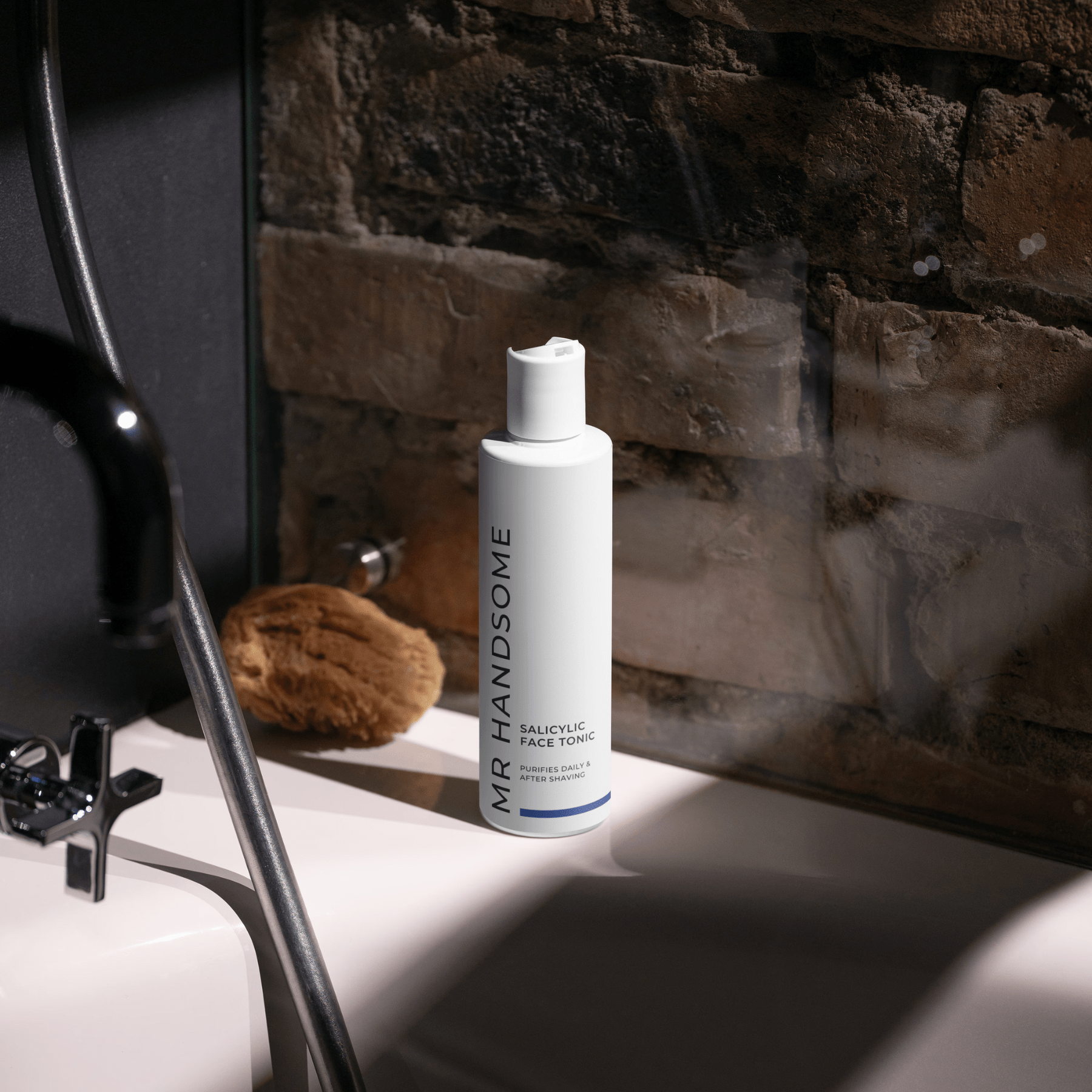 Salicylic Face Tonic reinigt fettige Haut täglich und nach der Rasur