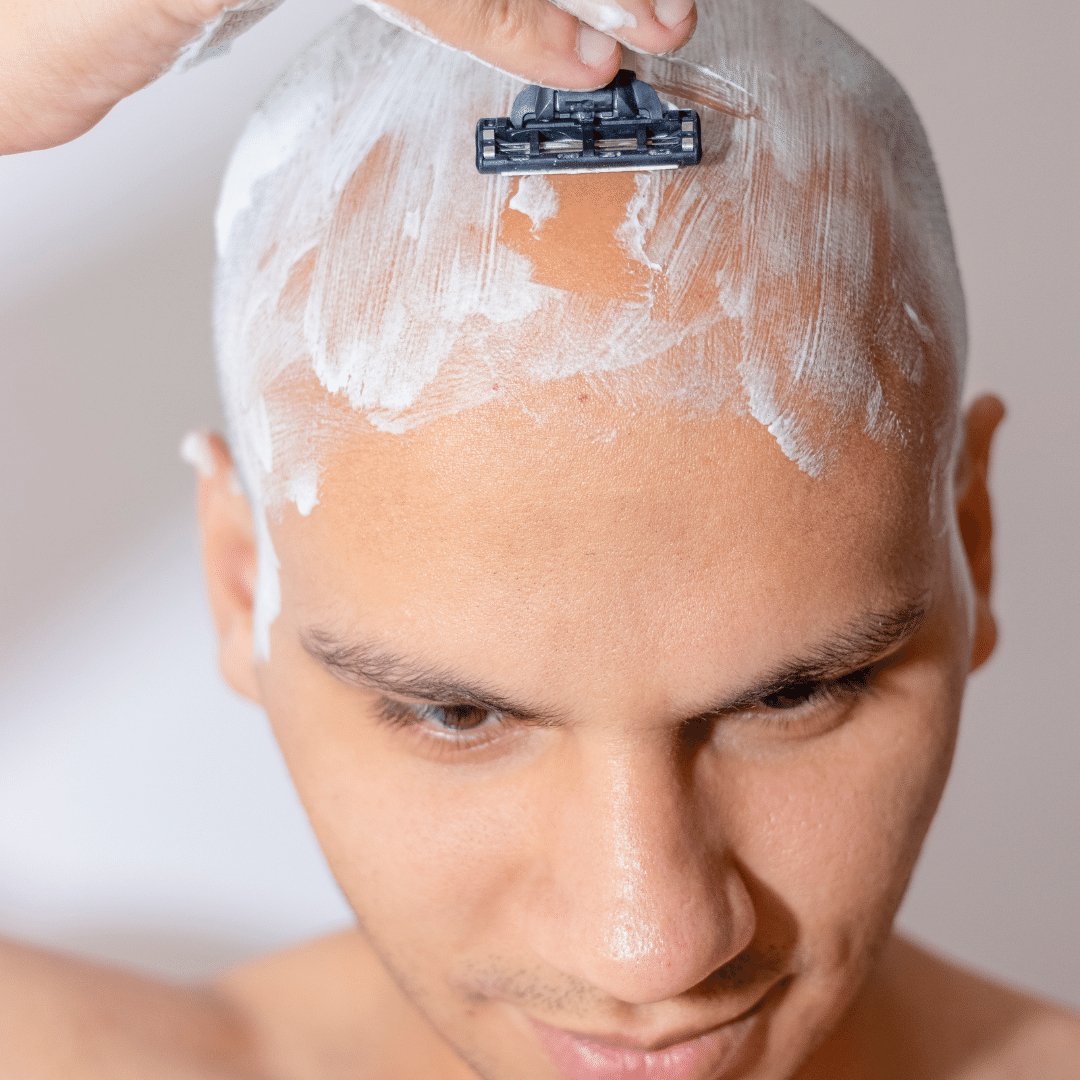 Die Glatze richtig pflegen: Reinigung, Rasur und Pflege - MR HANDSOME