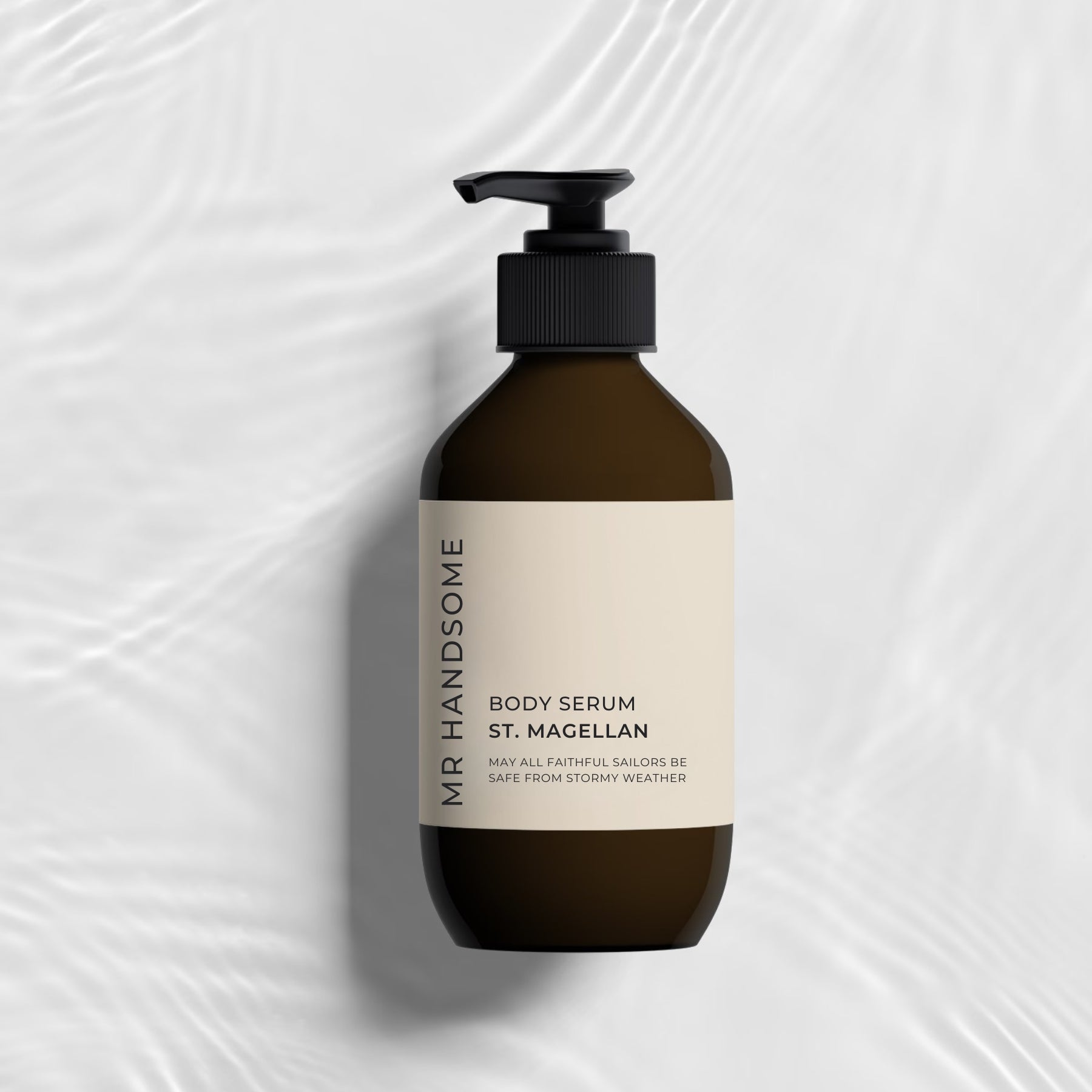 Body Serum St. Magellan – Widmung an Ferdinand Magellan, Seefahrer-Schutz, Mockup auf Wasser